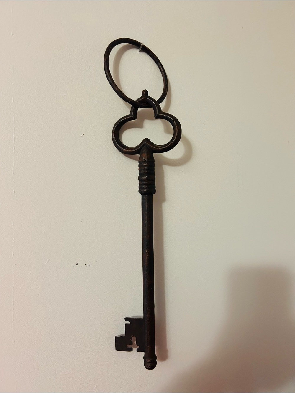 Black/Rust Iron Vintage-Style Skeleton Key Accent